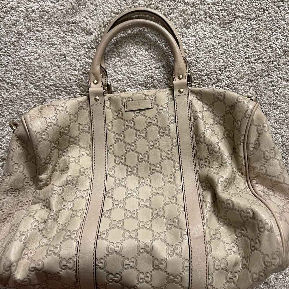 Gucci purse and wallet